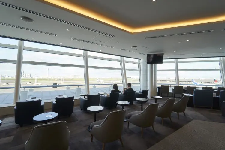 空港ラウンジ