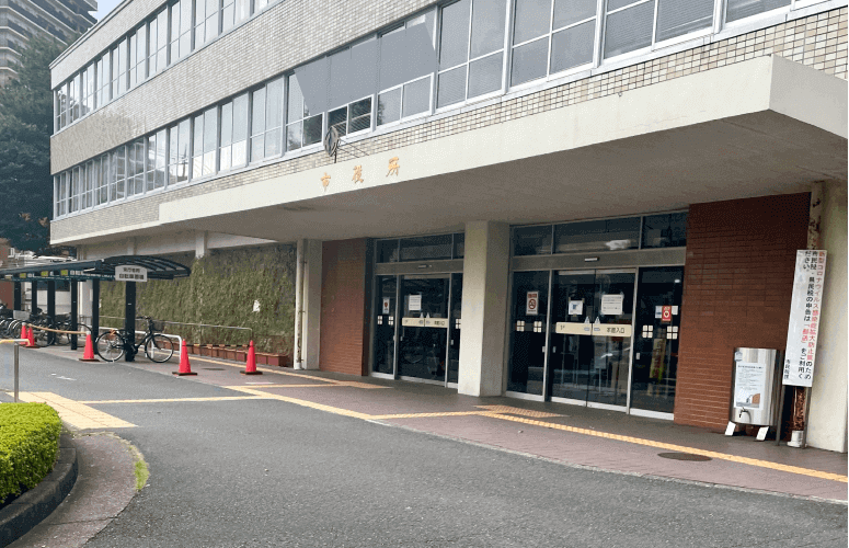 市役所のエントランス